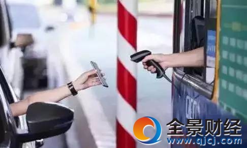 车主使用支付宝扫码能像使用ETC卡那样即扫即走吗?一面要考虑到高速网络不总是那么畅通,一面要确保扫码的精确性,而“ETC” 的全称则是不停车收费系统,即扫即走,很明显支付宝扫码付费的方式反倒降低了通行效率。