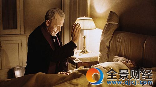 男子深夜跳驱邪舞 21岁毒瘾男多次致幻闹出不少奇葩事