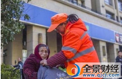 带婆婆扫大街:照顾老人天经地义