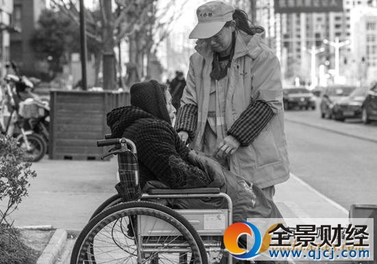 带婆婆扫大街:照顾老人天经地义