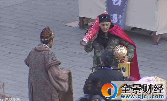 小岳岳《我们的挑战》卖萌蹭车