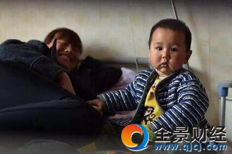 男宝当妈:1岁男孩肚子疼怀弟弟 手术取出3斤重“胎儿”