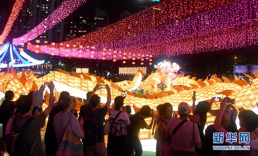 （社会）（7）香港举行中秋彩灯会
