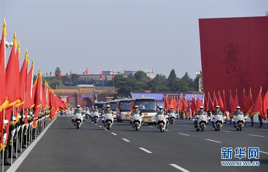 国家勋章和国家荣誉称号颁授仪式在北京人民大会堂隆重举行