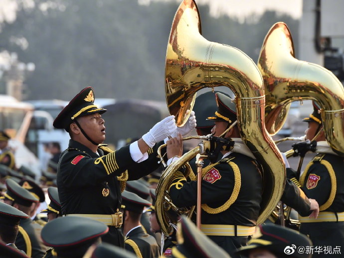 1300人 新中国阅兵史上最大规模军乐团亮相国庆70周年庆祝活动现场
