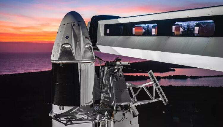 马斯克:SpaceX或在年底前送宇航员到空间站