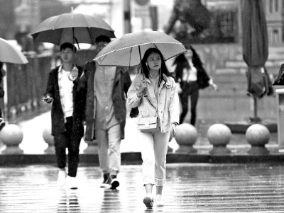 秋雨来袭 阴雨连绵天 保暖防潮时!