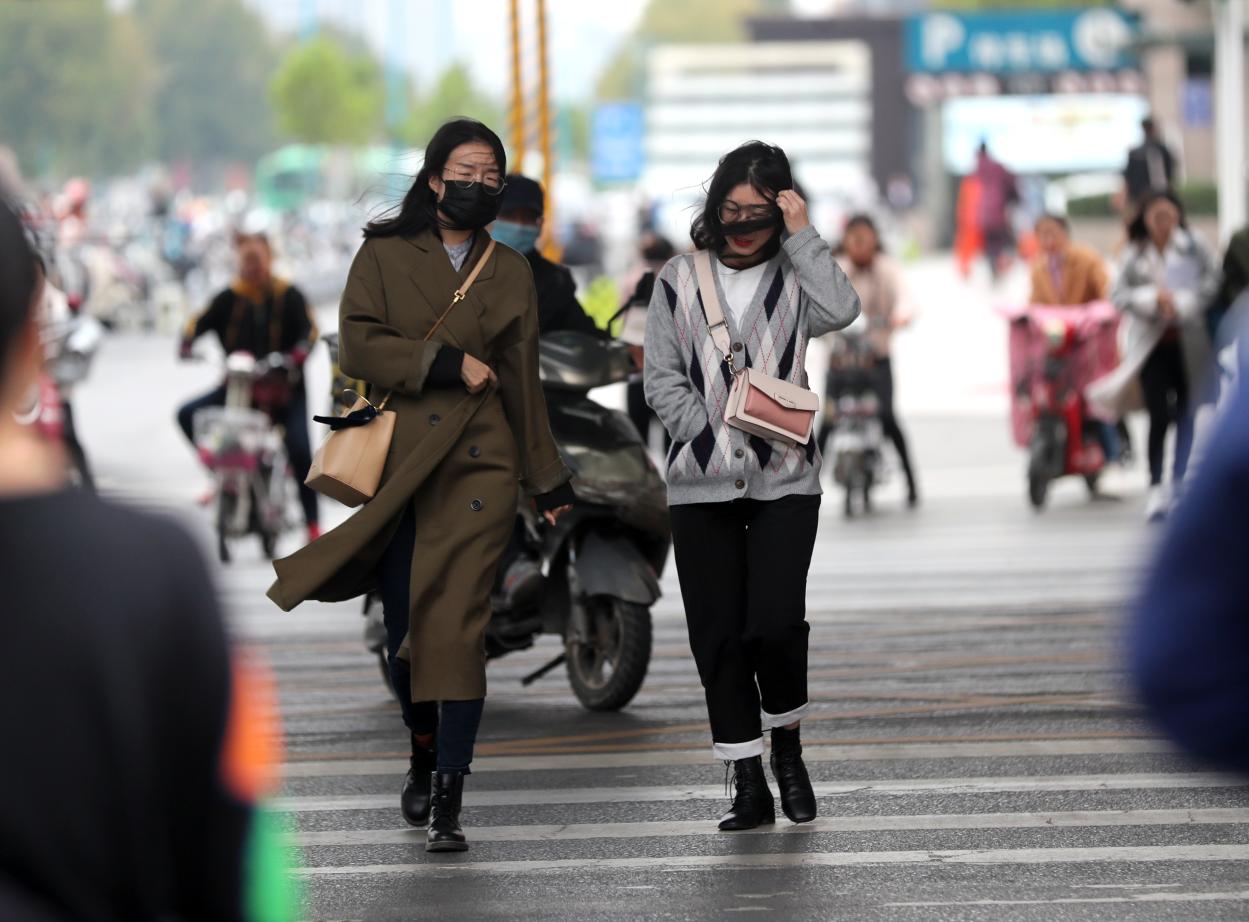 冷冷冷！当冷空气袭击绿城 美丽也冻人