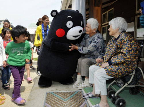 此前，只要熊本县同意，企业将可以免费使用“熊本熊”的形象。据日本熊本县此前公布的消息称， “熊本熊”的衍生产品在2015年销售额高达1007亿日元，是上年的1.5倍。