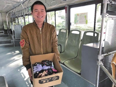 滴水之恩，涌泉…… 車長借她一把傘她還來9把讓大家共享