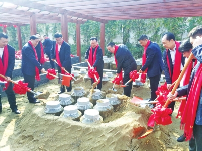 豫坡集團舉辦首屆中原種酒文化節(jié) 百年老店封壇佳釀助力發(fā)展