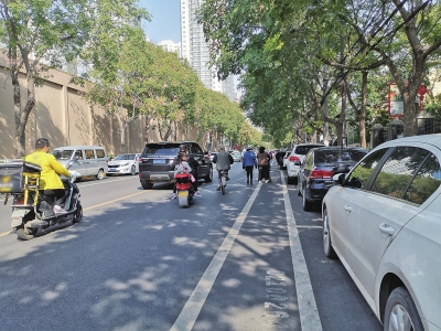 非机动车：路越走越窄 生存空间越来越小