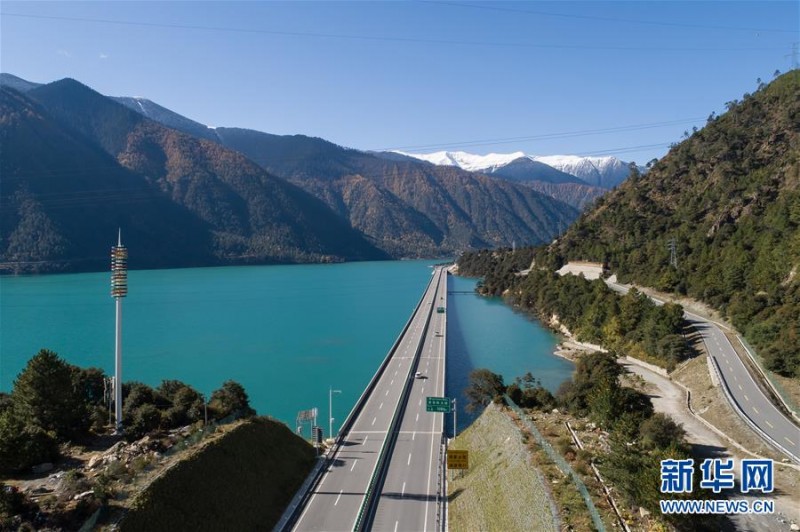 西藏拉林高等级公路上的“最美大桥” 全长409.2公里