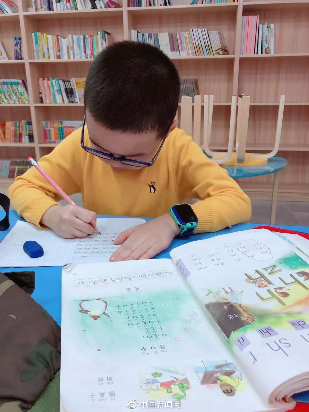 正在做作业的兜兜  受访者供图