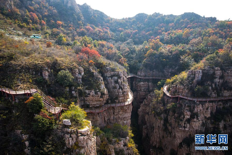 河南鲁山县：昔日荒山变美景