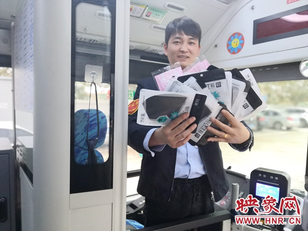 郑州21路公交为乘客配上了一次性口罩 乘客感恩回馈