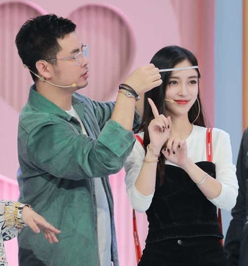 Angelababy《变身总动员》携助理造型改造