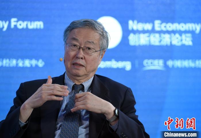中国央行原行长周小川21日在京出席2019年创新经济论坛。　侯宇 摄