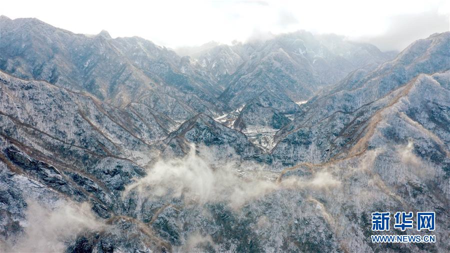 雪落秦岭 重峦茫茫 宛若仙境