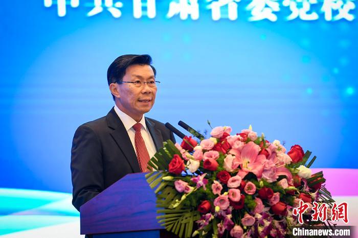 图为新加坡通商中国主席李奕贤发表讲话。　郁婕 摄