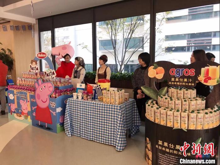 进博会参展商走进社区上海市民感受“家门口的进博会”