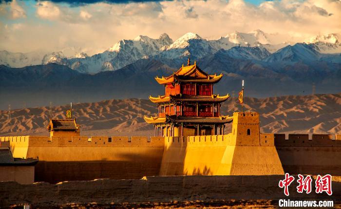 位于甘肃境内的嘉峪关(资料图)。甘肃文旅厅 供图