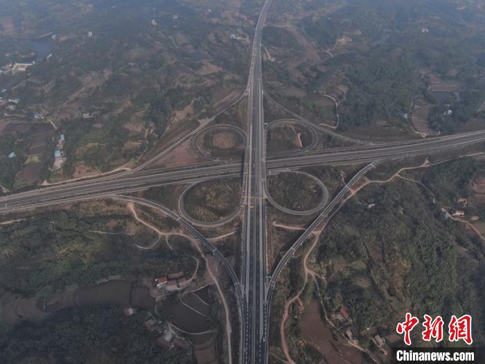 图为仁沐新高速三江互通枢纽。四川省交通运输厅供图