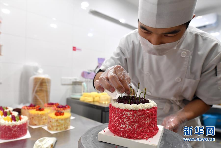 （新华全媒头条·图文互动）（3）一个内陆大省的开放朋友圈