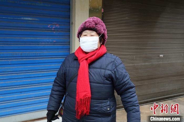 四川萬源“織女”在家自發(fā)制作起口罩 并送給親朋好友