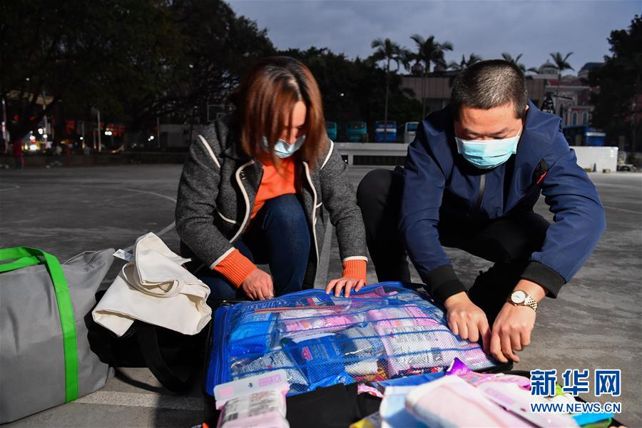 出征湖北的广东女医生都带了啥？半箱纸内裤！