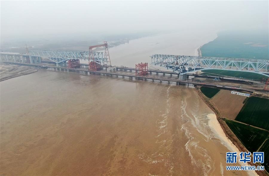 郑济高铁郑州黄河特大桥加紧建设 全长4377米