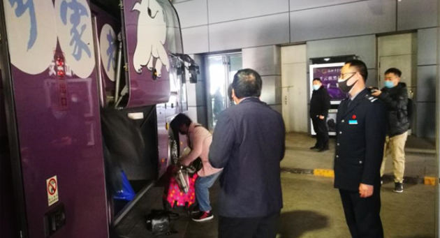 鄭州全面恢復(fù)省際點對點客運班線首日，情況如何?乘坐人員少