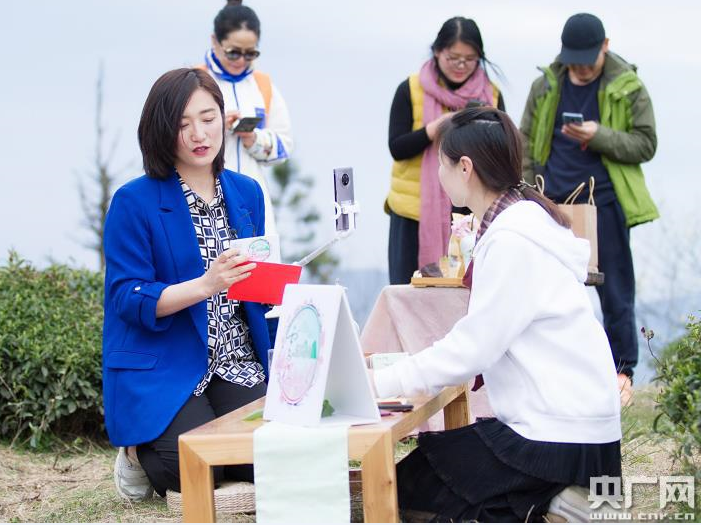 余姚：网红主播团助力乡村旅游复苏 促进经济的发展