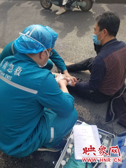 摩托車撞人后拖行傷者20多米 后棄車逃跑 警方正在調(diào)查