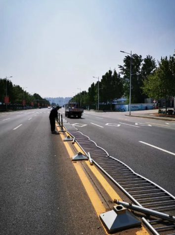 中原路、商都路等 郑州市5条道路拆除中心交通隔离护栏