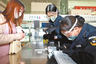 酒精消毒液禁止“进站上车” 餐车可以就餐吗？