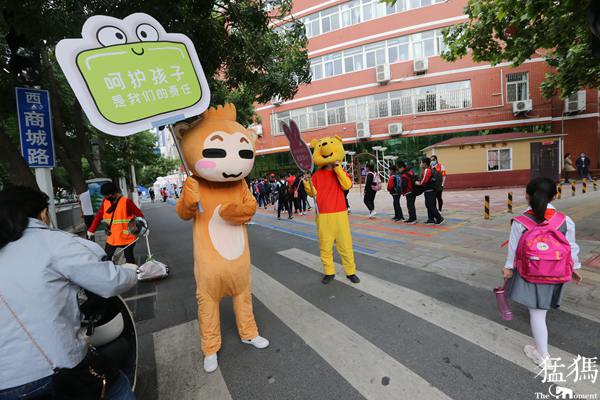 带着灿烂的笑容和自信 郑州市各小学少年归来 