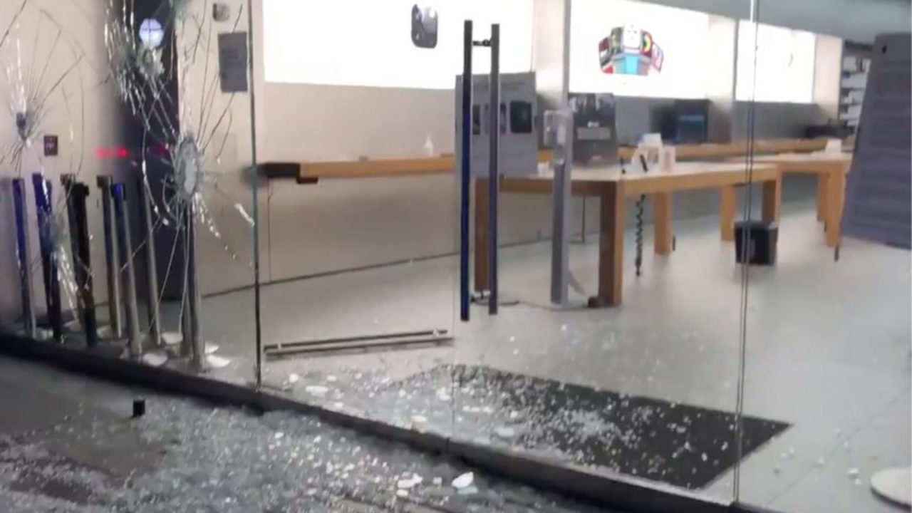 美国暴力抗议事件中 苹果多家门店被砸抢后宣布关店