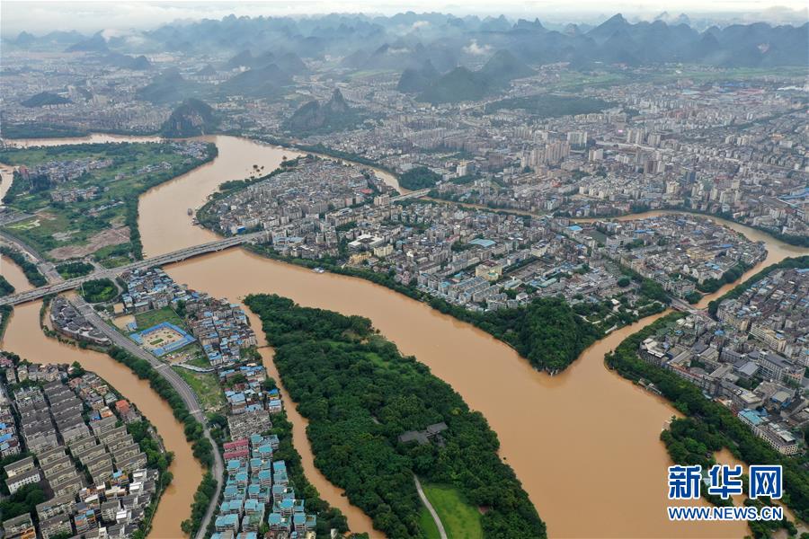 广西桂林：暴雨致漓江水位超警戒线0.49米