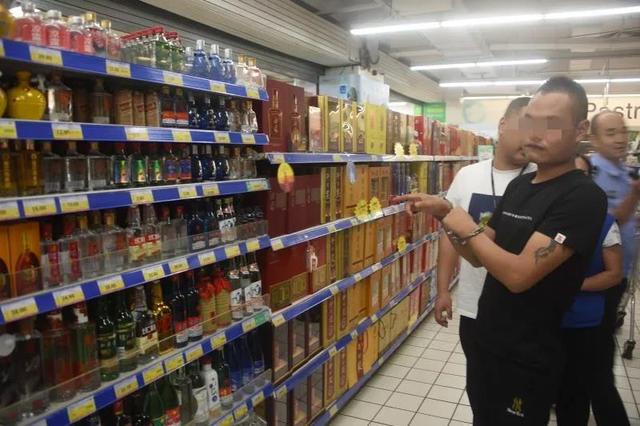 男子发现了酒瓶盖上的秘密 疯狂辗转湖南40多家超市专拧酒瓶盖