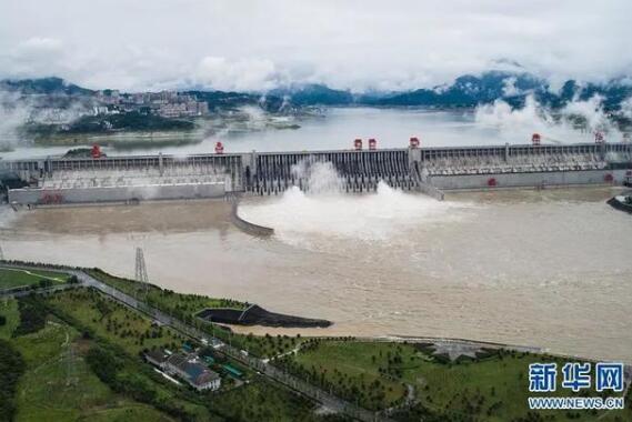 三峡大坝泄洪 极大减轻了长江中下游防洪压力