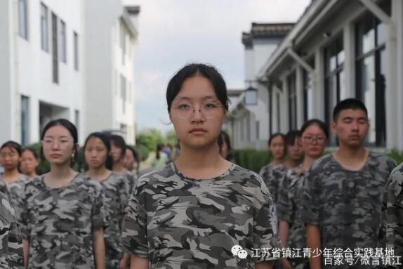 镇江市实验高级中学2020级高一新生举行国防教育活动