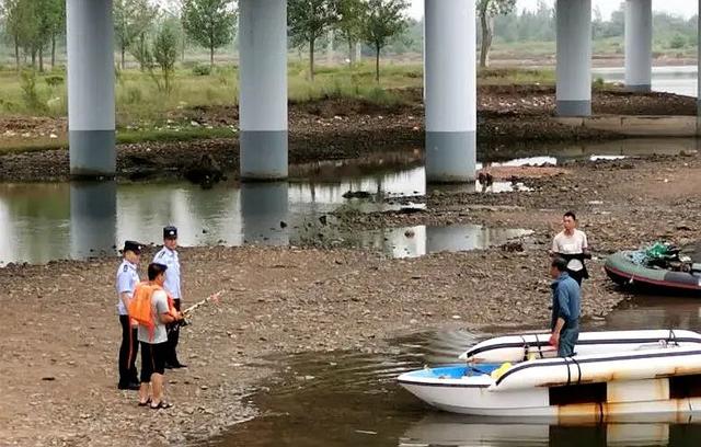 迎战台风“巴威” 葫芦岛市公安民警不退保障人民群众生命财产安全