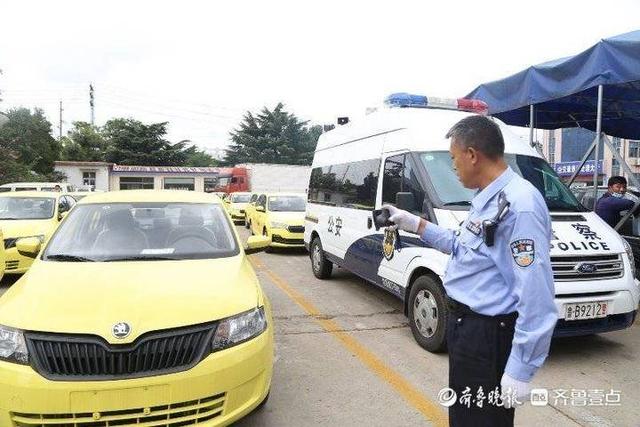 即墨交警再出“便民牌 ” 70余辆教练车挂牌