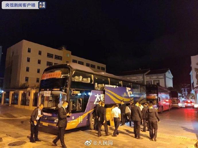 大理医疗队200名医护人员连夜支援瑞丽 中傣医院将作为定点收治医院