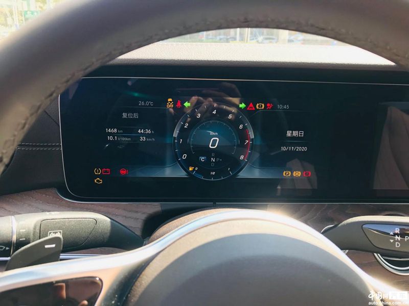 奔驰E 300 L新车一个月就半路熄火 车主称厂家态度差还受气