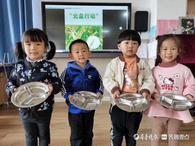 幼儿园开展“一米一粟来之不易”世界粮食日主题活动 认识并采摘瓜果