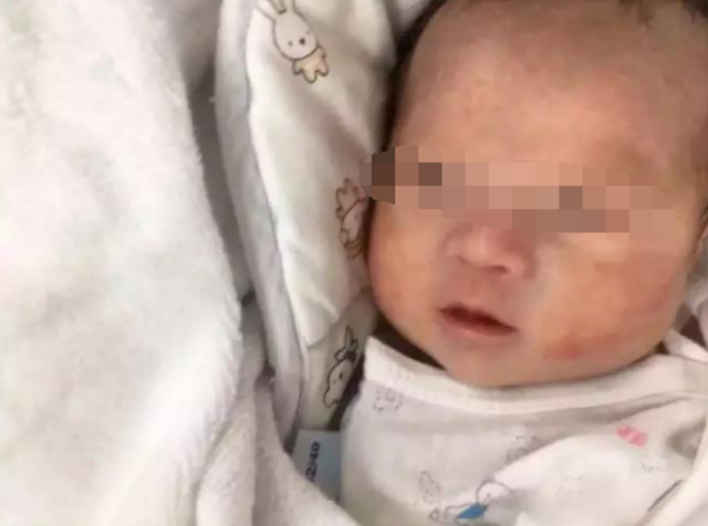 4个月男婴被弃地下通道 被抓后孩子父母：养不起