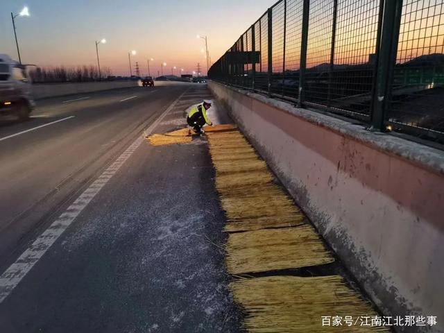 常州风雪夜下的景色 有一群夜归人