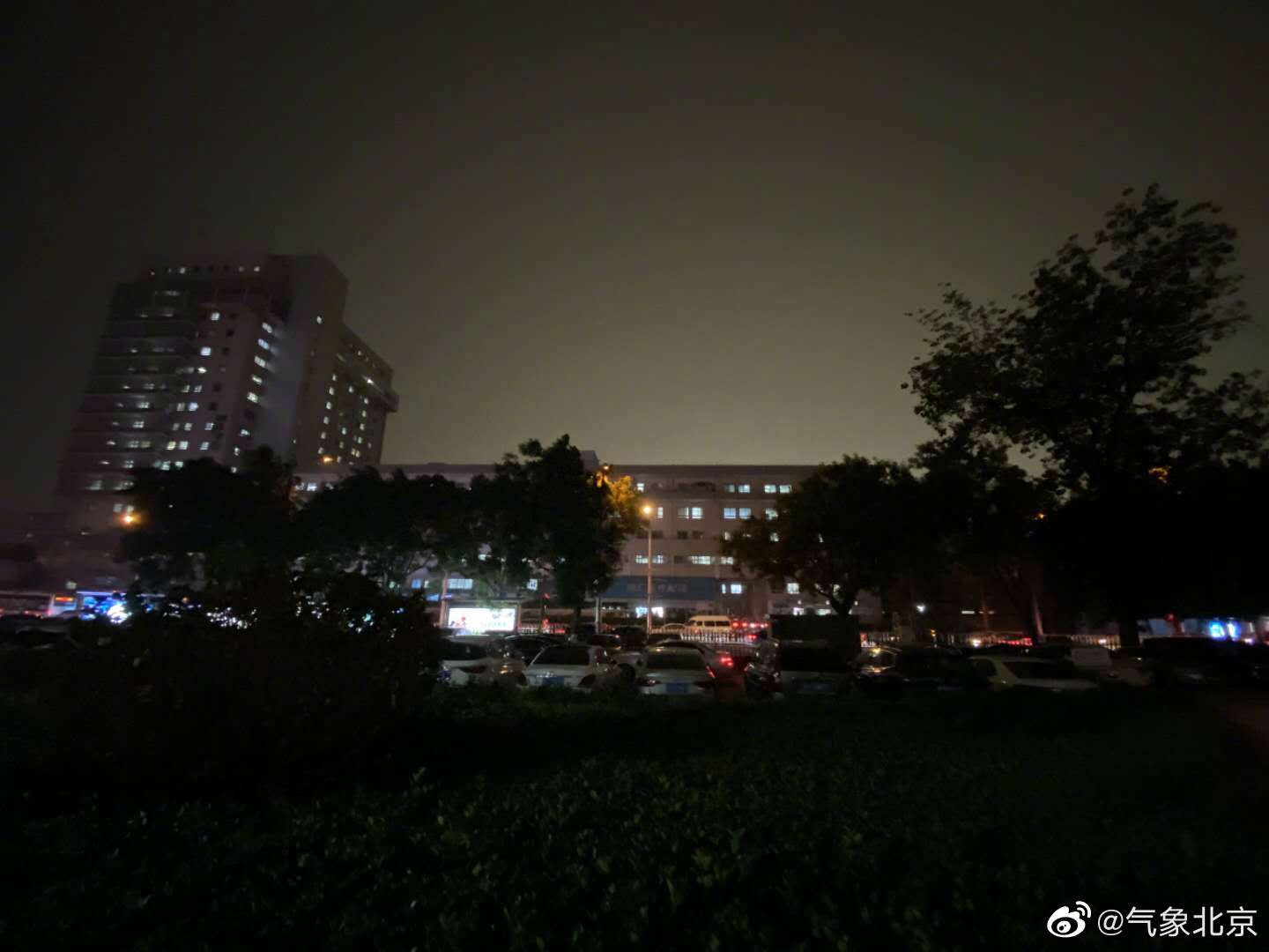 北京白昼如夜 紧跟着就会出现强降水天气